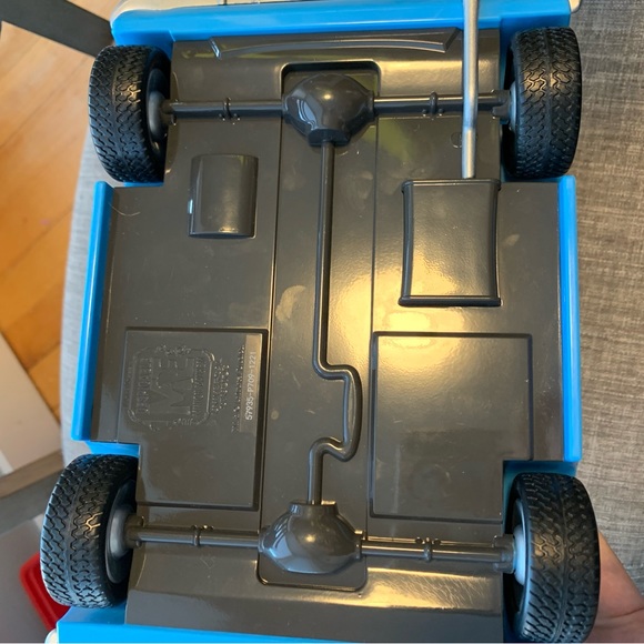 Universal Studios Despicable Me Minions car popcorn bucket - Picture 6 of 7